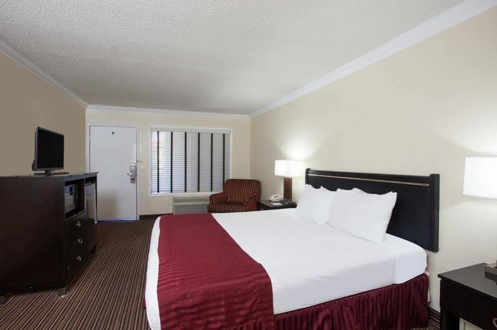 Capri Suites Anaheim Esterno foto