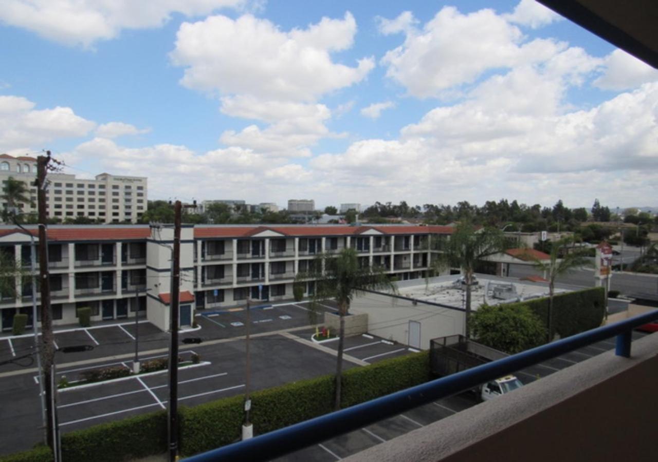 Capri Suites Anaheim Esterno foto